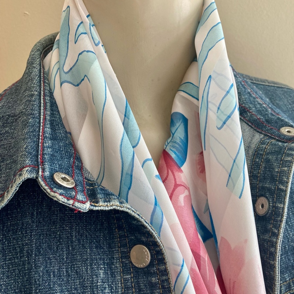FLORAL spring silk scarf. - Picture 3 of 11